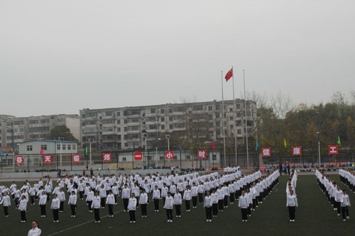 同学们整齐列队