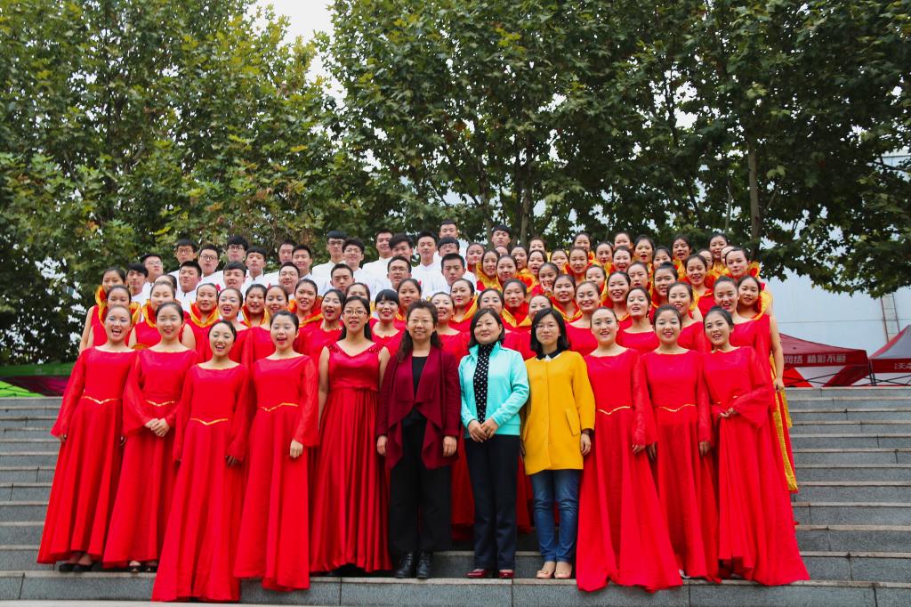 赛后,我院指导老师与同学们合影留念