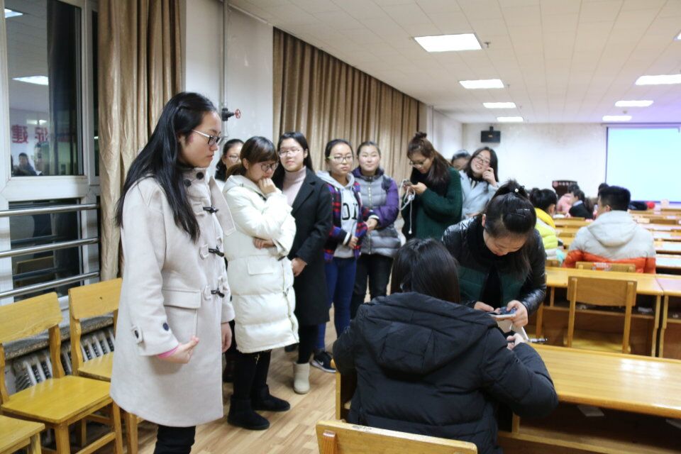 同学们积极应聘