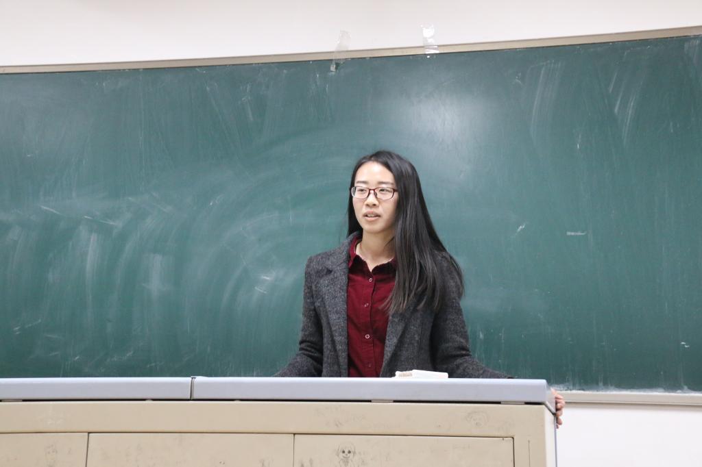 应聘同学进行自我介绍