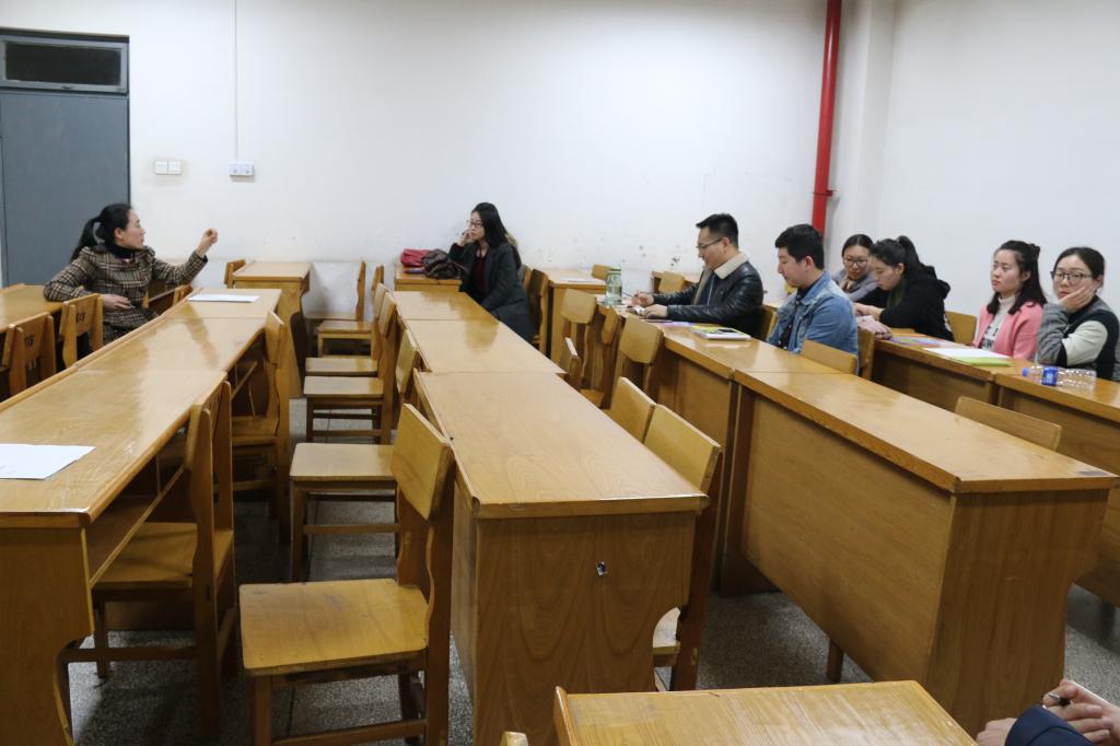 赵姣老师为同学们介绍山姆大叔教育机构基本概况
