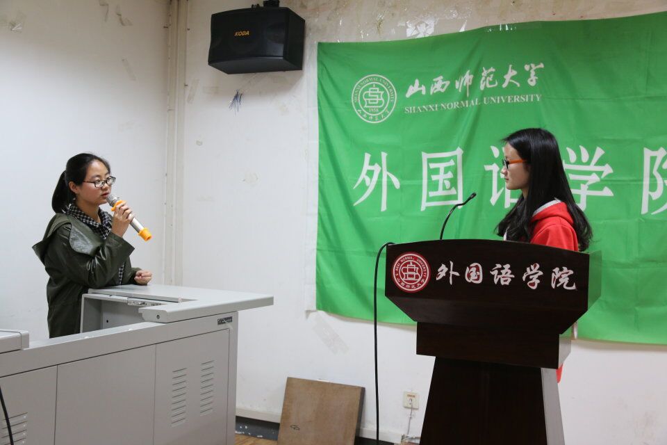 同学们就雷锋故事作分享交流
