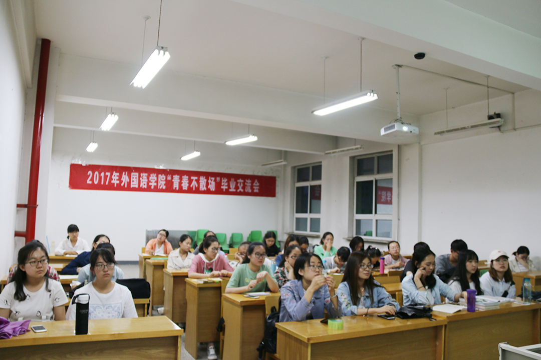 同学们认真听取经验教训