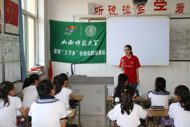 志愿者在上课