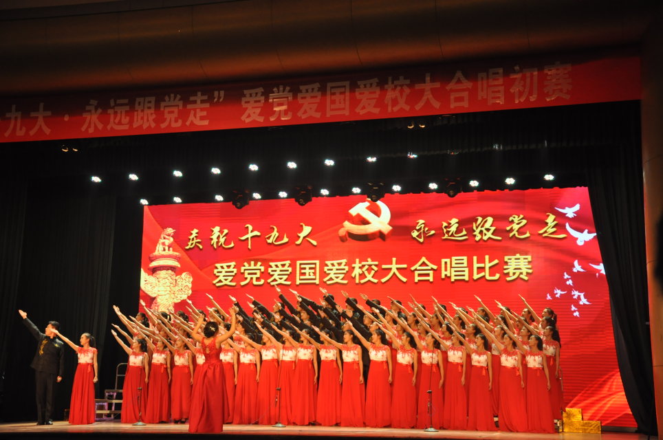 我院同学们昂扬向上的精神